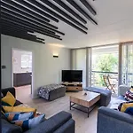 Thornbeck Manor Вилла *