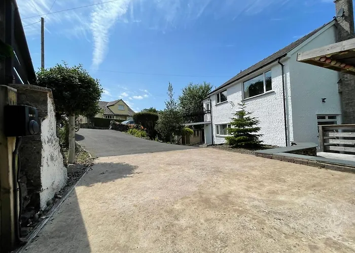 Thornbeck Manor Villa *