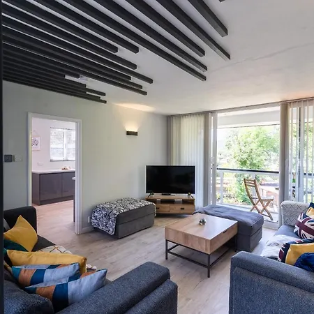 Thornbeck Manor Villa *